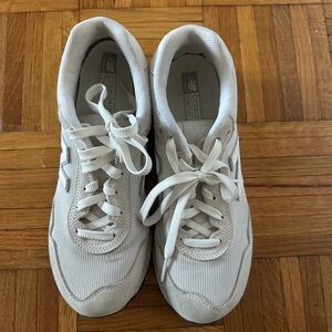 NEW BALANCE CREAM SNEAKERS